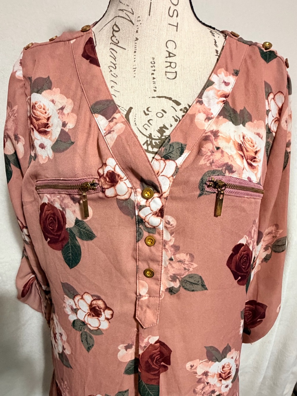 Justify Rose Floral V-Neck Blouse in Dusty Rose - Picture 3 of 12